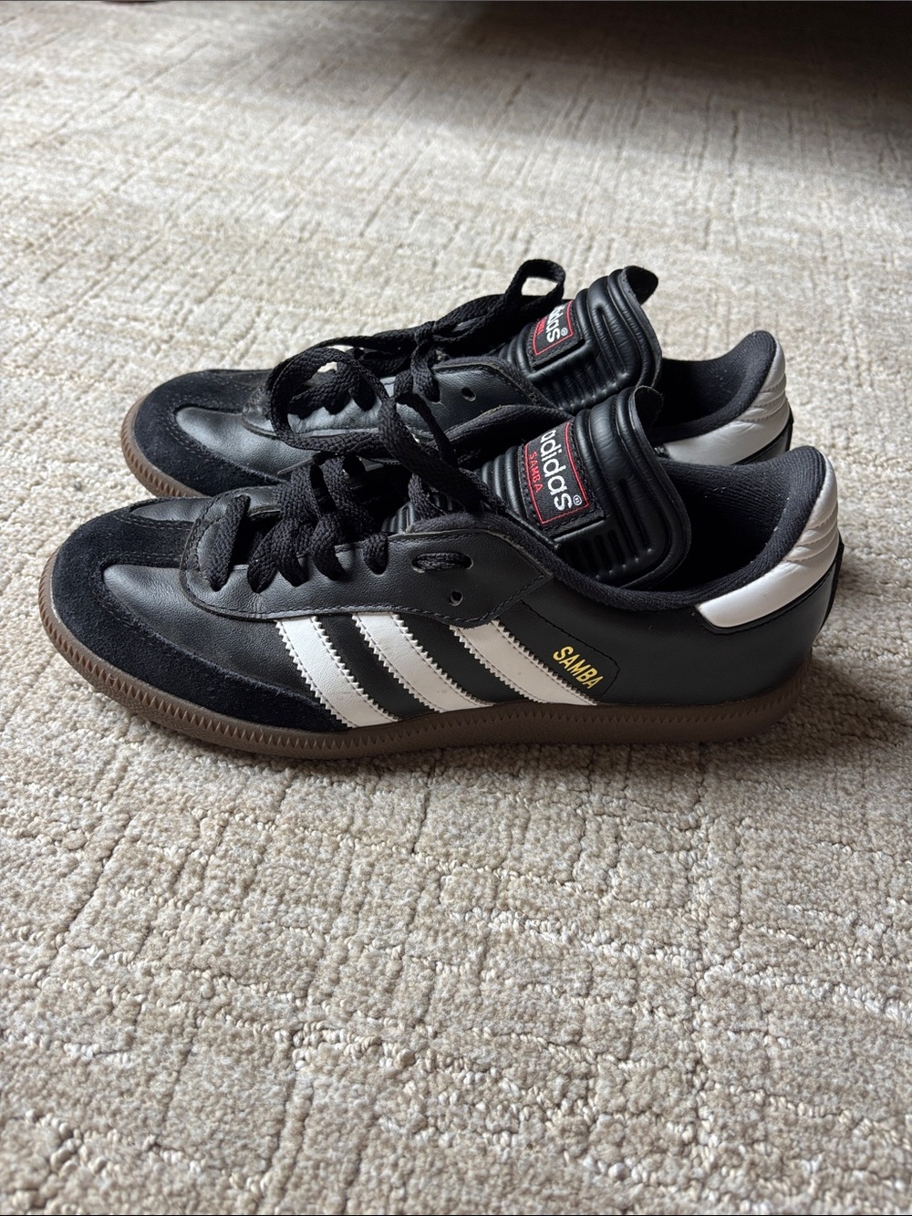 adidas Samba Men's Sneakers size 7, women’s 8.5- Black White Gum